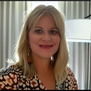 Meet your Posher, Valerie